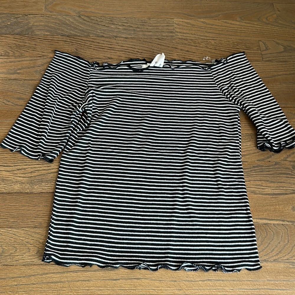 Caution to the Wind Women’s Off the Shoulder Top - Size Medium